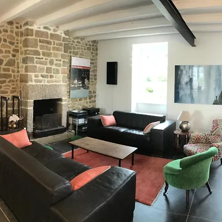 Casa de Férias Stunning 5-bed House In Montfarville