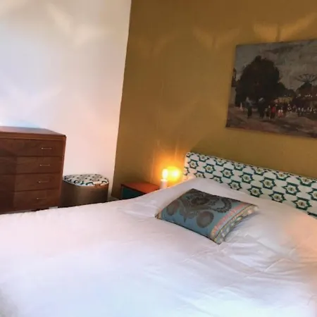 Stunning 5-bed House In Montfarville